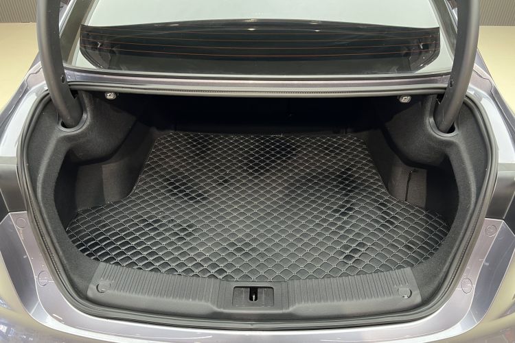 红旗H5 2023款 2.0T 自动智联旗享版中控内饰7010