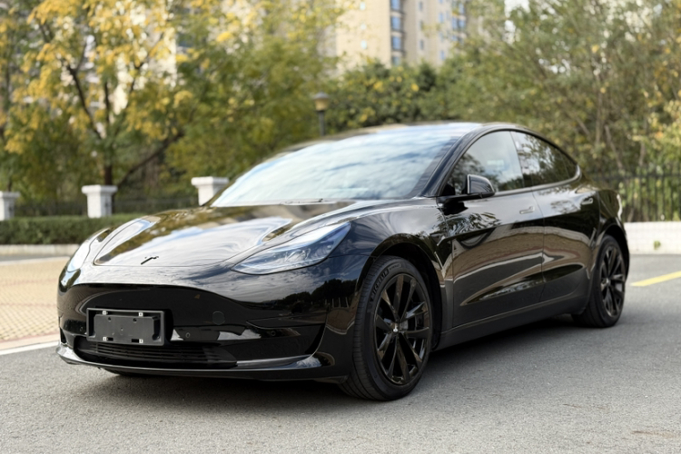 特斯拉 Model 3 2022款 后轮驱动版车身外观1