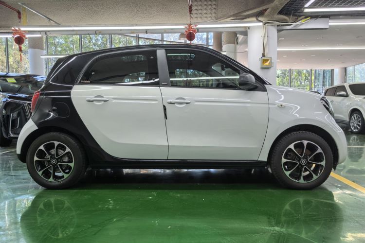 smart forfour 2016款 1.0L 52千瓦激情版车身外观6003