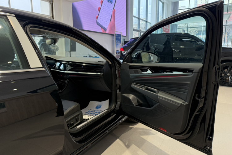 大众 帕萨特 2025款 出众款 380TSI 星空龙耀版中控内饰7007