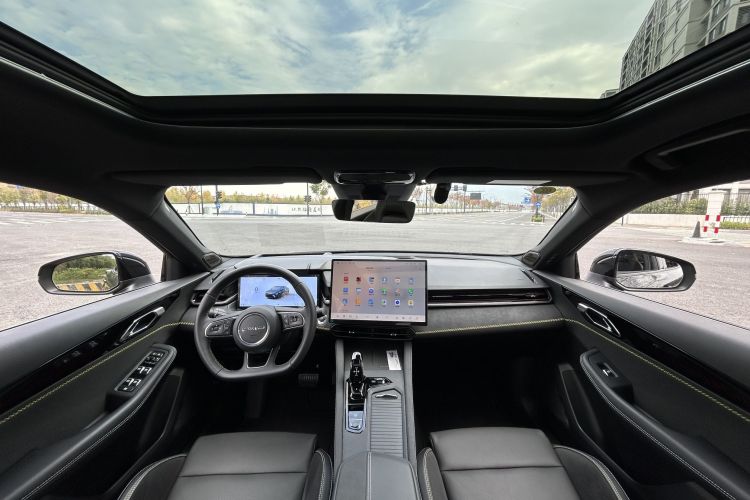 领克03 2025款 1.5TD DCT冠军版Pro中控内饰7001