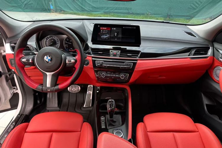 宝马X2 2021款 改款 sDrive25i M越野套装中控内饰7001