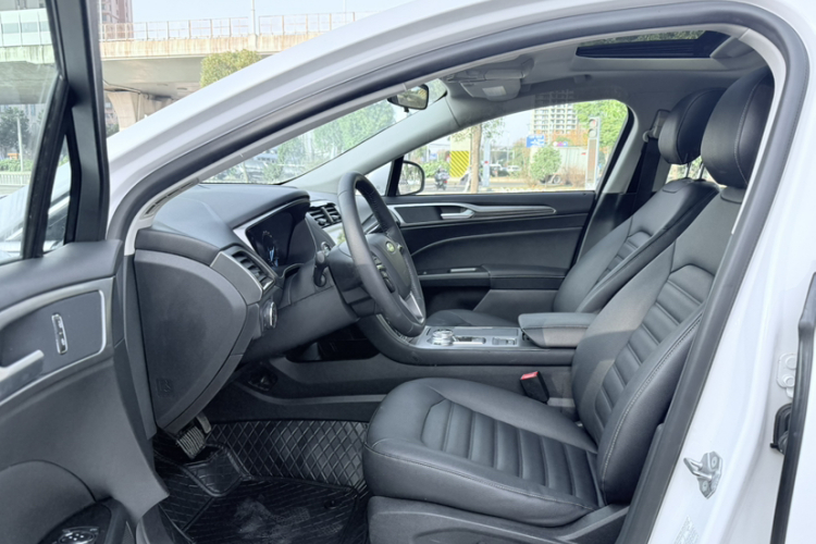 福特 蒙迪欧 2020款 EcoBoost 180 时尚型中控内饰7001