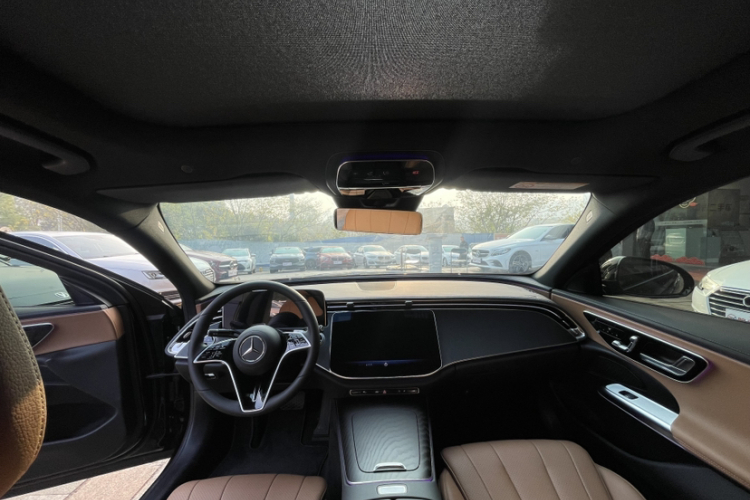 奔驰E级(进口) 2024款 E 260 运动版中控内饰7006