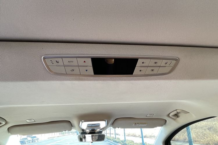 红旗HQ9 2023款 2.0T 智联旗韵版中控内饰7006