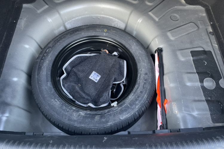 现代 悦动 2011款 1.6L 手动舒适型局部细节9010