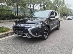 三菱 欧蓝德 2019款 2.4L 四驱致享版 5座 国VI