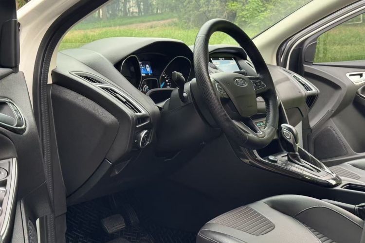 福特 福克斯 2018款 两厢经典 EcoBoost 180 自动精英型中控内饰7001