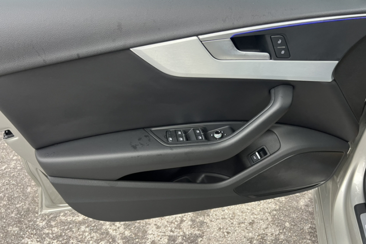 奥迪A4L 2020款 40 TFSI quattro 豪华动感型中控内饰7003