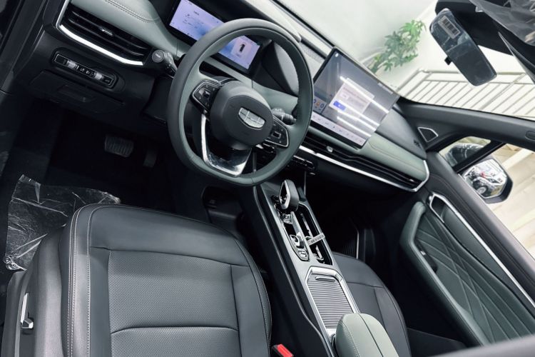 吉利汽车 豪越L 2024款 2.0T DCT尊贵型中控内饰7005