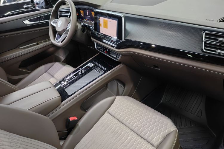 大众 威然 2024款 330TSI 商务版中控内饰7008