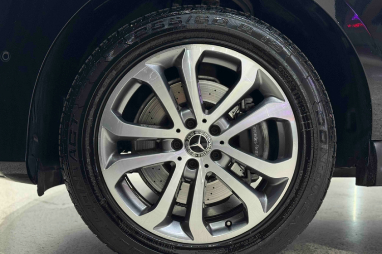 奔驰GLE 2019款 GLE 320 4MATIC 动感型臻藏版局部细节9002