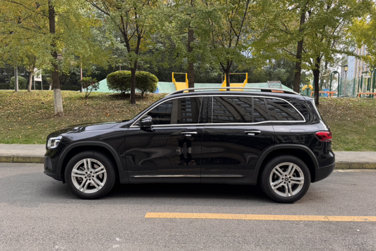 奔驰GLB 2023款 GLB 220 动感型车身外观6003