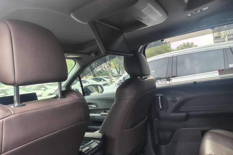 丰田 赛那SIENNA 2021款 2.5L混动 铂金版中控内饰7012