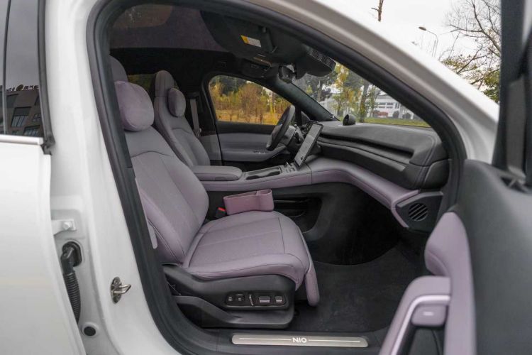 蔚来EC6 2024款 75kWh中控内饰7004