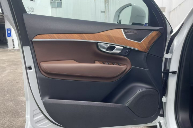 沃尔沃XC90 2023款 B5 智行豪华版 5座中控内饰7010