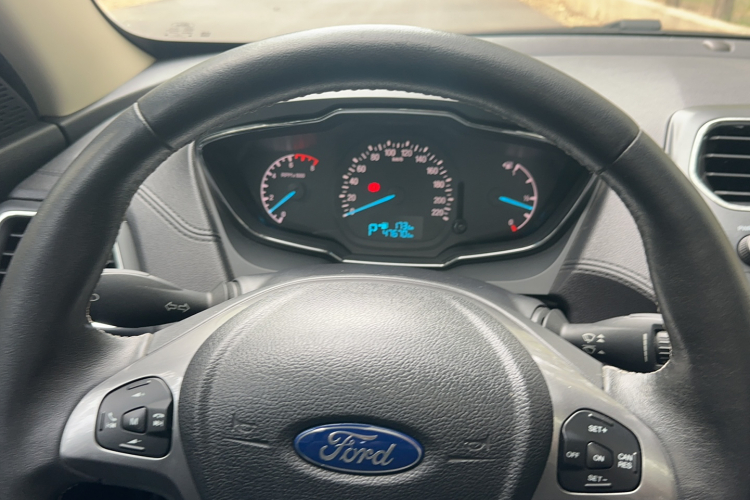 福特 福睿斯 2015款 1.5L 自动时尚型中控内饰7005