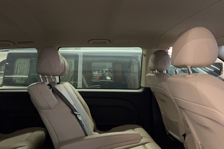 奔驰 威霆 2020款 2.0T 精英版 9座局部细节22