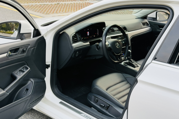 大众 凌渡 2021款 改款 280TSI DSG舒适版中控内饰7007