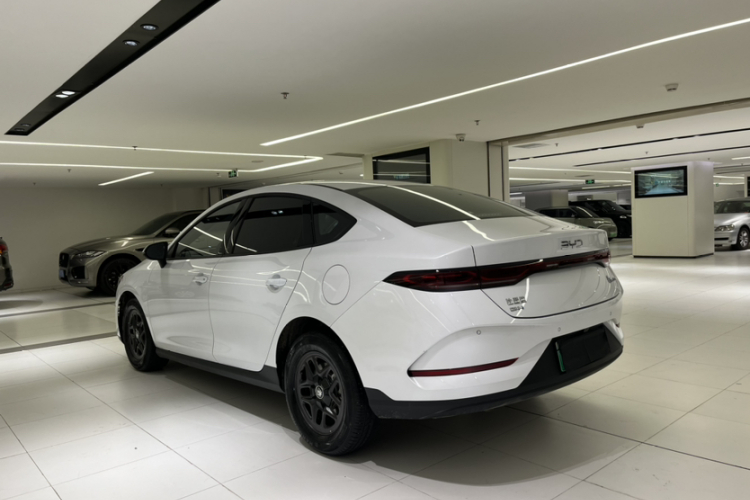 比亚迪 秦PLUS 2025款 DM-i 智驾版 55KM领先型车身外观6004