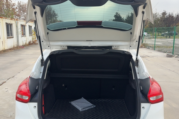 福特 福克斯 2018款 两厢经典 1.6L 自动风尚型智行版局部细节23