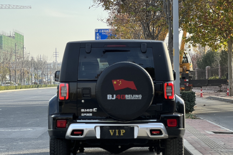 北京BJ40 2023款 2.0T 自动四驱城市猎人版侠客型车身外观6004