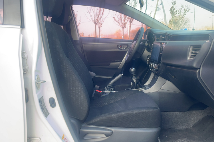 丰田 卡罗拉 2017款 1.2T 手动GL中控内饰7003