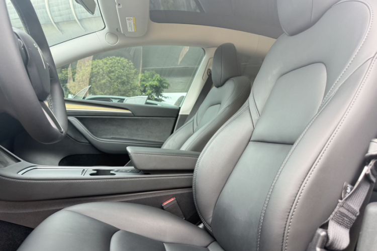 特斯拉 Model Y 2022款 改款 后轮驱动版局部细节9002