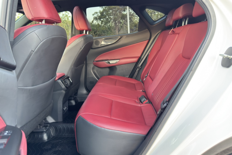 雷克萨斯NX 2022款 260 前驱 创悦版中控内饰7009