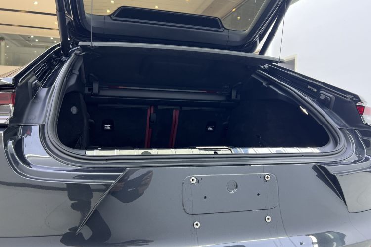 保时捷 2023款 Panamera 4 行政加长版 2.9T中控内饰7010