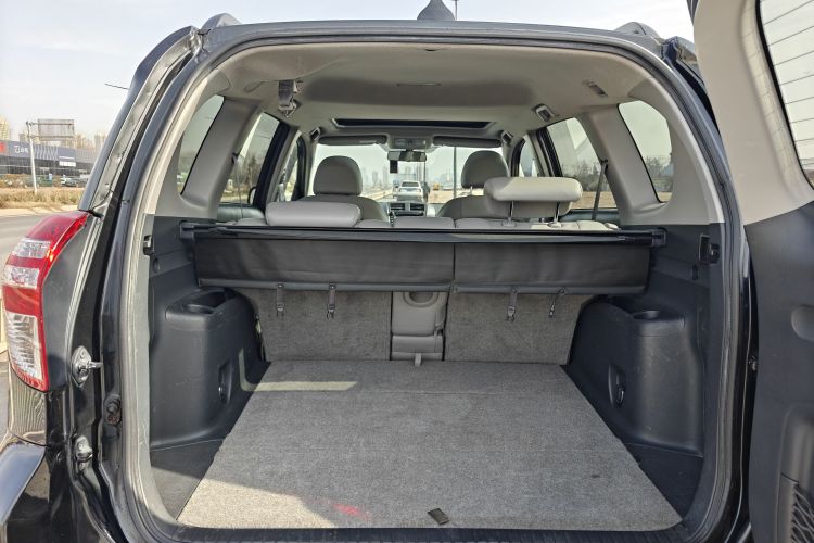丰田 RAV4荣放 2011款 2.4L 自动四驱至臻版局部细节23