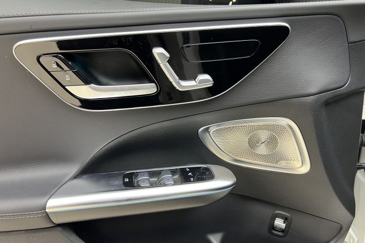 奔驰C级 2025款 C 260 L 皓夜运动版中控内饰7012