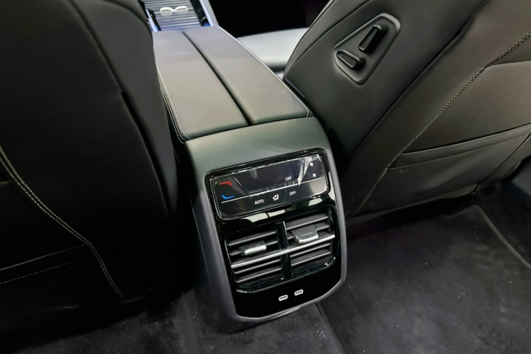 大众 迈腾 2024款 380TSI DSG尊贵版大迈包中控内饰7003