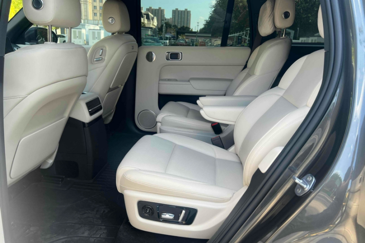 理想汽车 理想L9 2022款 Max中控内饰7001