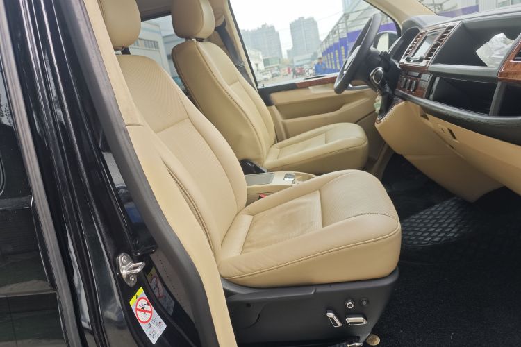 大众 凯路威 2018款 2.0TSI 四驱豪华版 7座中控内饰7011