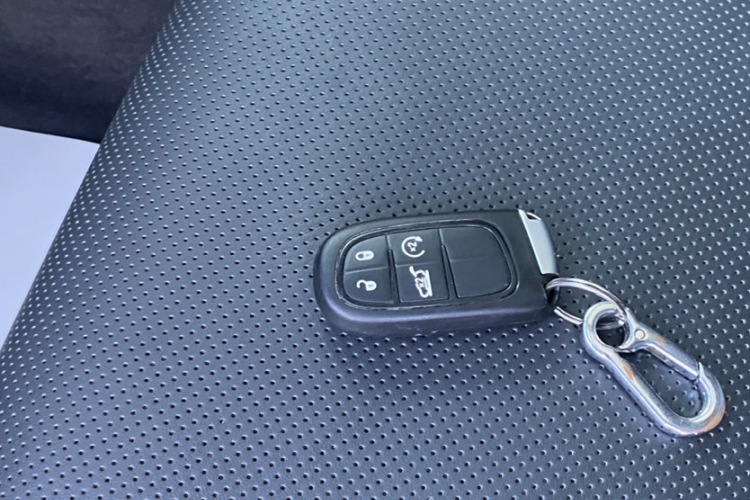 Jeep 大指挥官 2018款 2.0T 四驱智享版 国V中控内饰7004