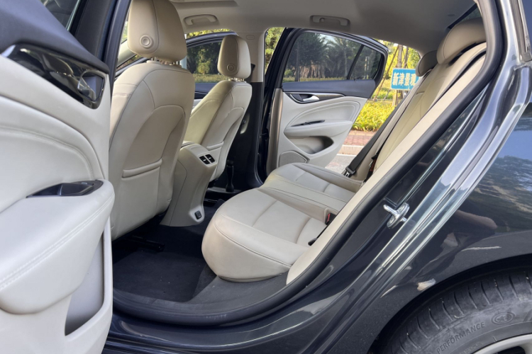 别克 君威 2020款 552T 精英型中控内饰7004