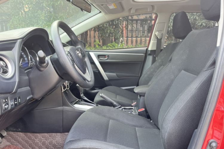 丰田 雷凌 2017款 改款 185T CVT精英版 国V中控内饰7001