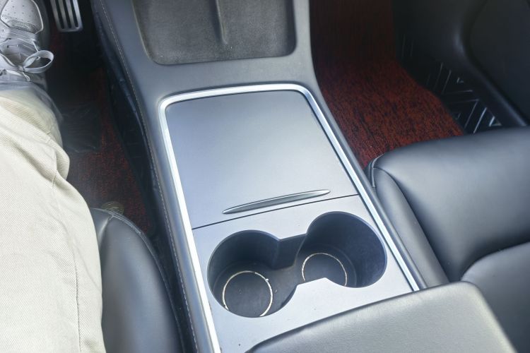 特斯拉 Model 3 2021款 Performance高性能全轮驱动版中控内饰7007