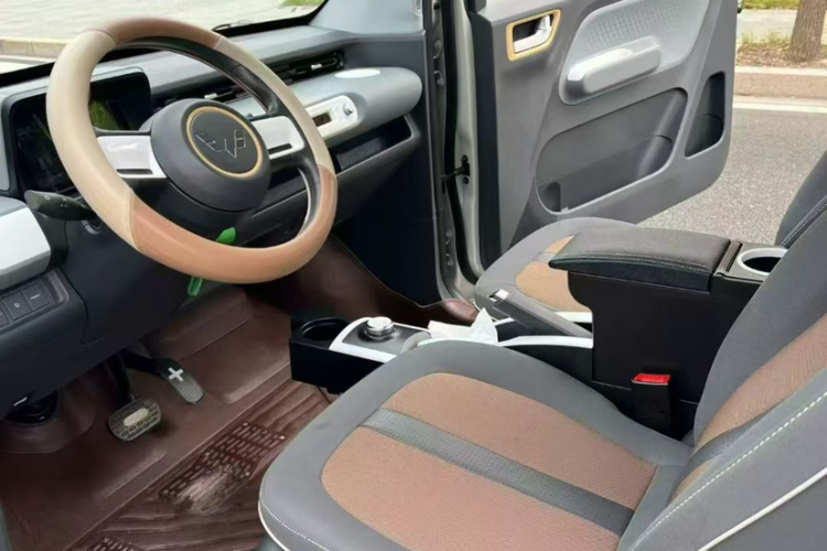 五菱汽车 宏光MINIEV 2022款 GAMEBOY 200km 玩乐款 磷酸铁锂中控内饰7004