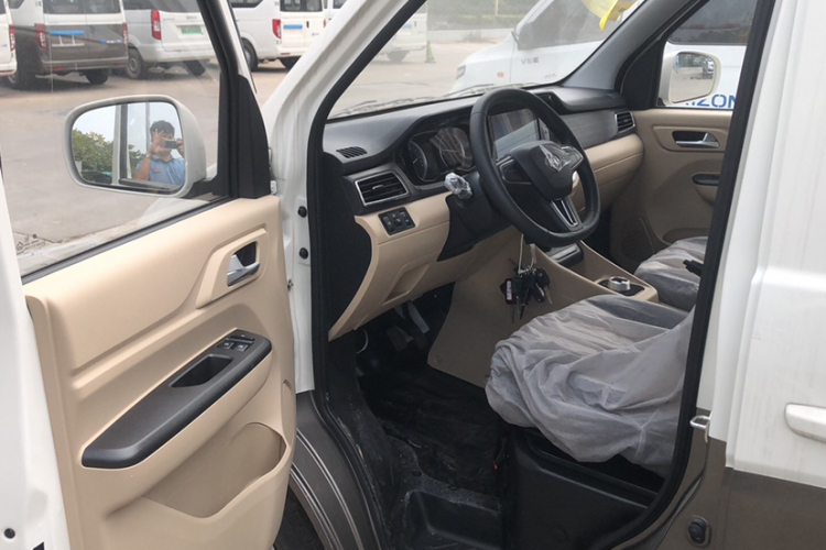 长安跨越 跨越星V7 EV 2024款 316km 对开门豪华型 9座中控内饰7003