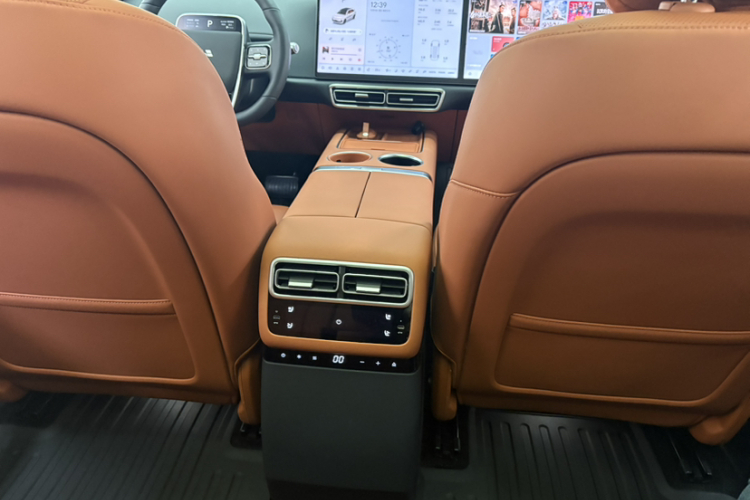 理想汽车 理想L6 2025款 Max 智能焕新版局部细节9004