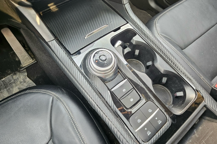 福特 探险者 2020款 EcoBoost 285 后驱风尚版 6座中控内饰7001