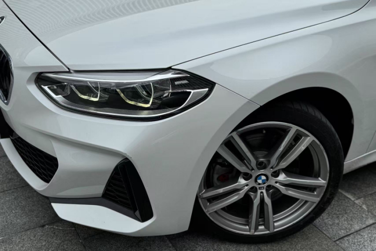 宝马1系 2019款 120i 领先型M运动套装车身外观6006