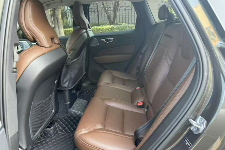 沃尔沃XC60新能源 2019款 T8 E驱混动 智尊豪华版 国V中控内饰7003