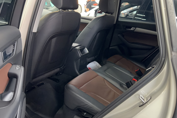 奥迪Q5 2017款 Plus 40 TFSI 进取型中控内饰7001