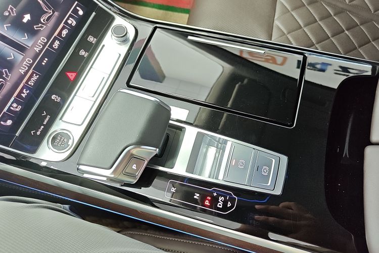 奥迪A8 2021款 A8L 55 TFSI quattro 豪华型局部细节9003