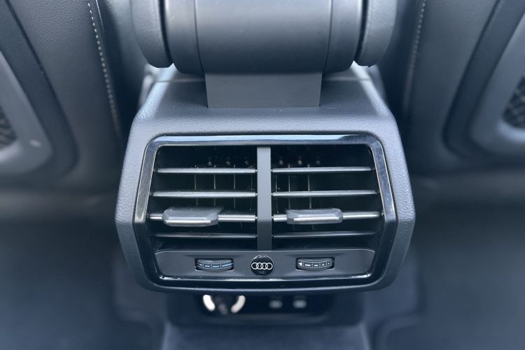 奥迪Q3 2023款 改款 45 TFSI quattro 时尚动感型中控内饰7003