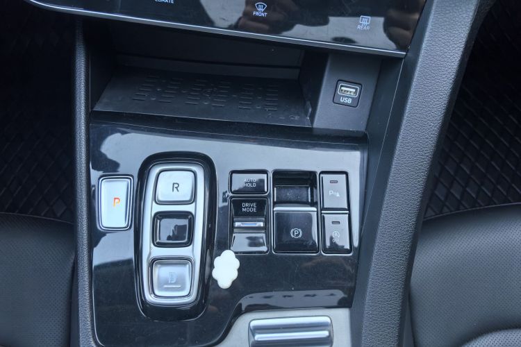 现代 索纳塔 2020款 270TGDi DCT GLS精英版局部细节18