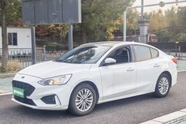 福特 福克斯 2020款 三厢 EcoBoost 180 自动锋潮型